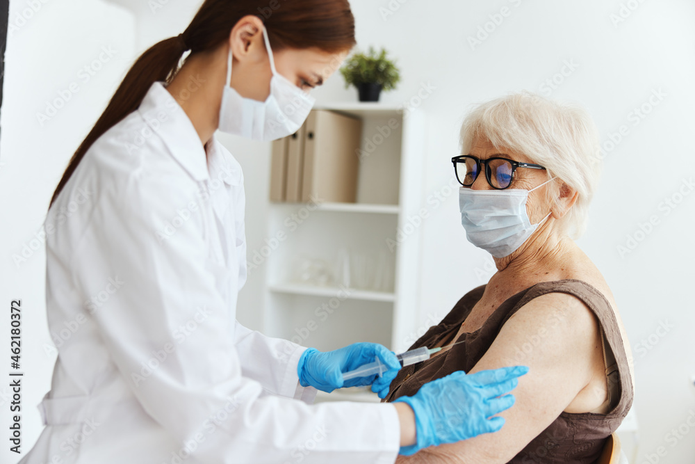 Naklejka premium female doctor vaccine passport virus epidemic