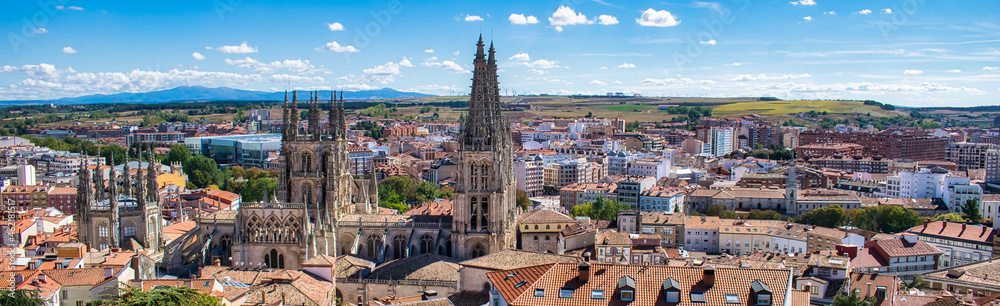 Panorámica de la catedral gótica de Burgos, España