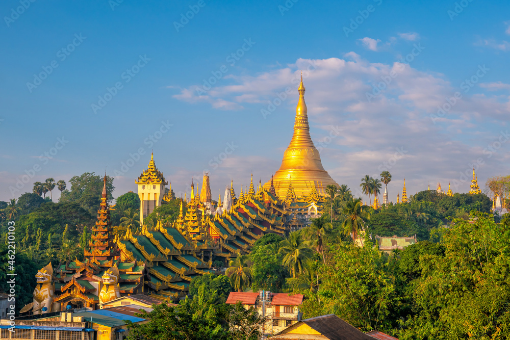 Naklejka premium Shwedagon Pagoda in Yangon city, Myanmar