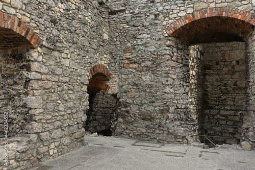 Zamek Ogrodzieniec, ruiny, mury obronne, Jura Krakowsko Częstochowska photo