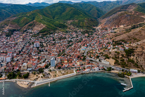 Fototapeta Naklejka Na Ścianę i Meble -  Pogradec in Albanien | Luftbilder von der Stadt Pogradec