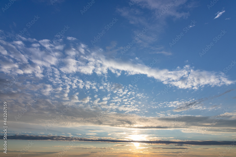 Obraz premium Blue sky with cirrus clouds
