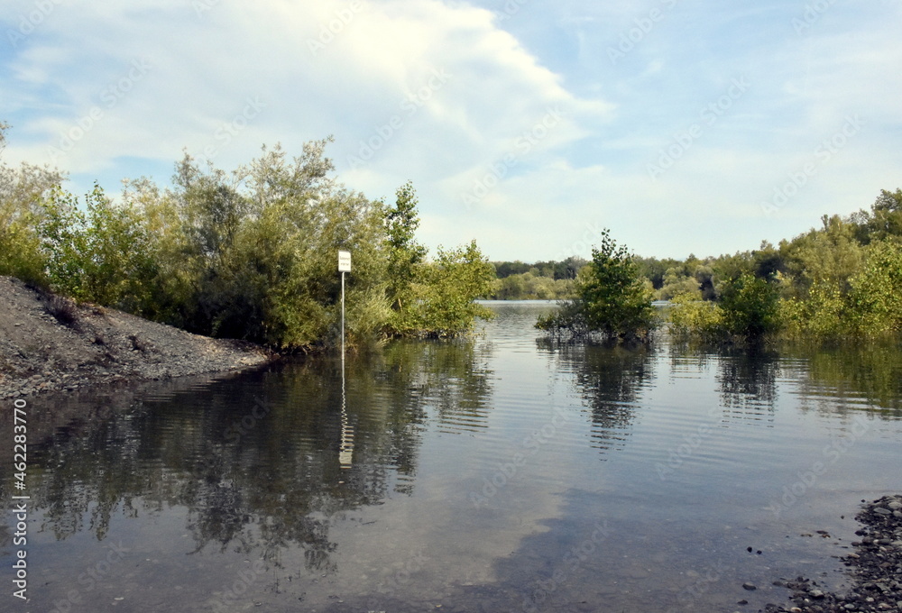 Baggersee in Hartheim mit Hochwasser