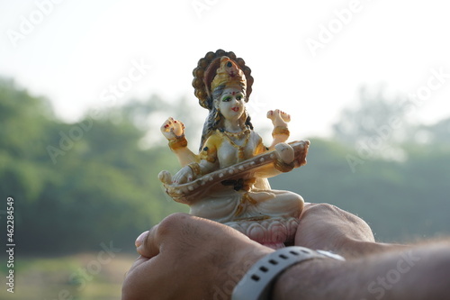 Fotografie Hindu goddess devi sarswati on hand image