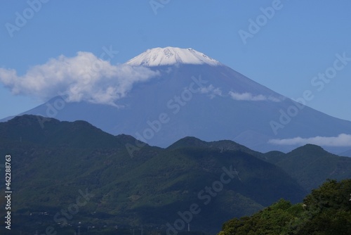 The first snowfall of Mt. Fuji in 2021. The first snowfall to announce the arrival of early winter on Mt. Fuji, which boasts the highest height in Japan, is September 26, 2021.  © tamu