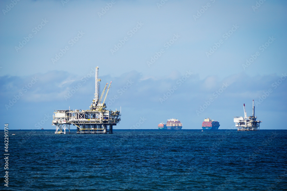 Oil platforms in Pacific ocean off of Southern California coast