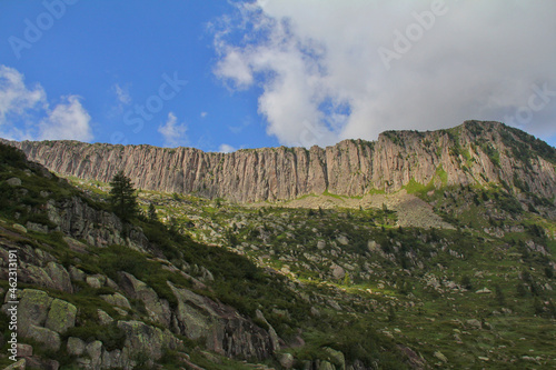 la bastionata rocciosa del Piccolo Colbricon nella Catena del Lagorai  Trentino