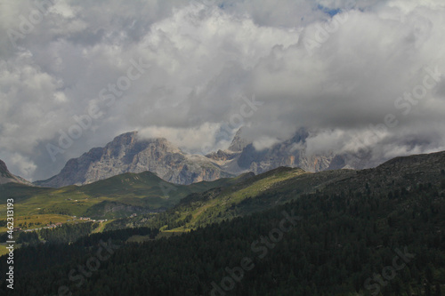 Fototapeta Naklejka Na Ścianę i Meble -  nuvole sulle Pale di San Martino; vista dal Colbricon