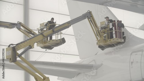 paint the plane in the hangar