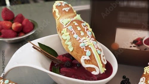 Colada morada y guaguas de pan 