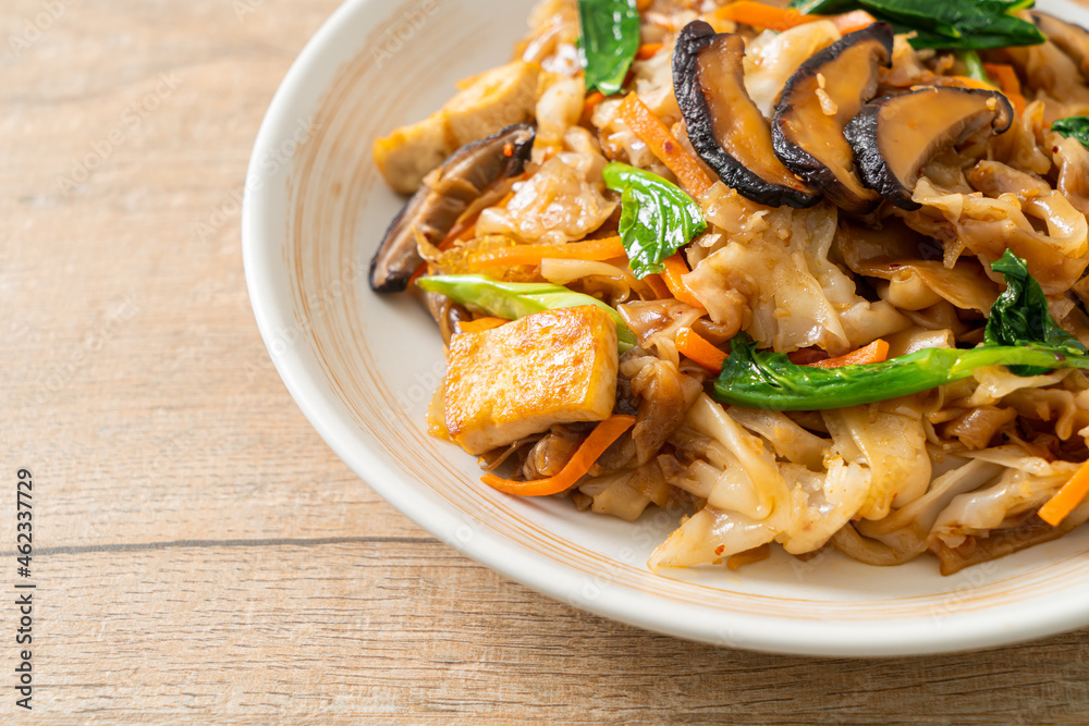 stir-fried noodles with tofu and vegetables stir-fried noodles with tofu and vegetables