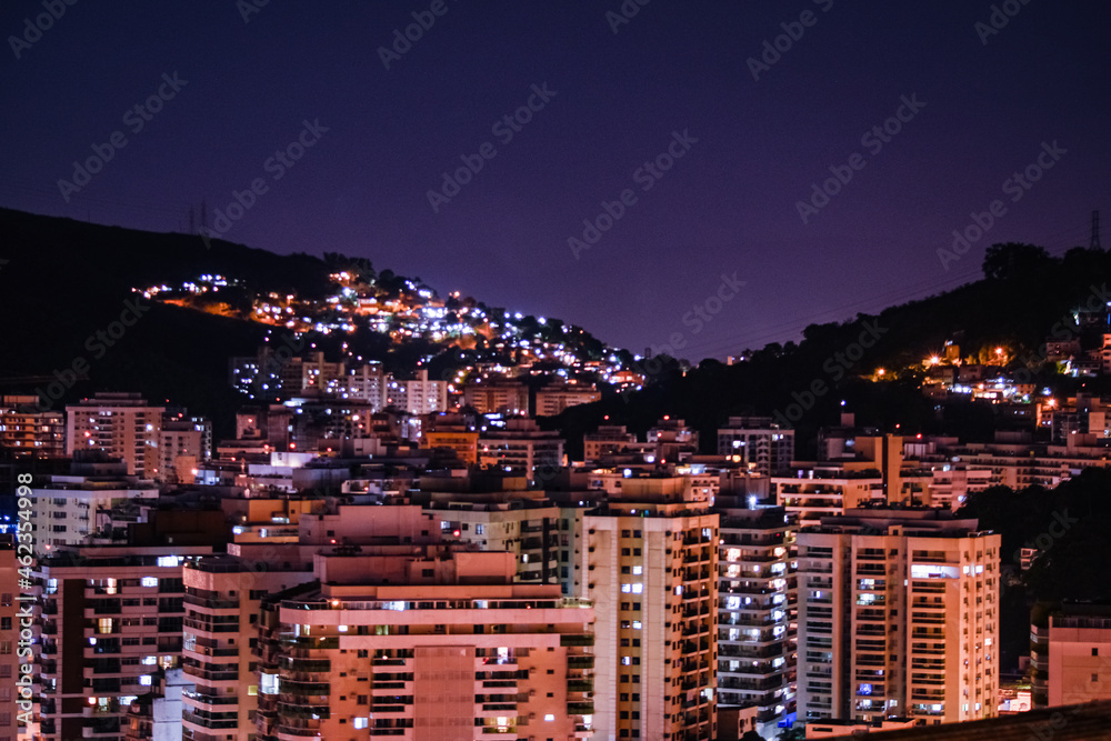 Obraz premium Niterói, Rio de Janeiro, Brazil - CIRCA 2021: Long exposure urban night photography with buildings and lights of a Brazilian city