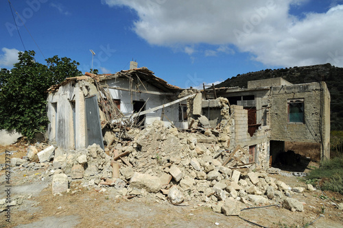 Le village de Choumerio près d'Arkalochori en Crète détruit par le séisme du 27 septembre 2021