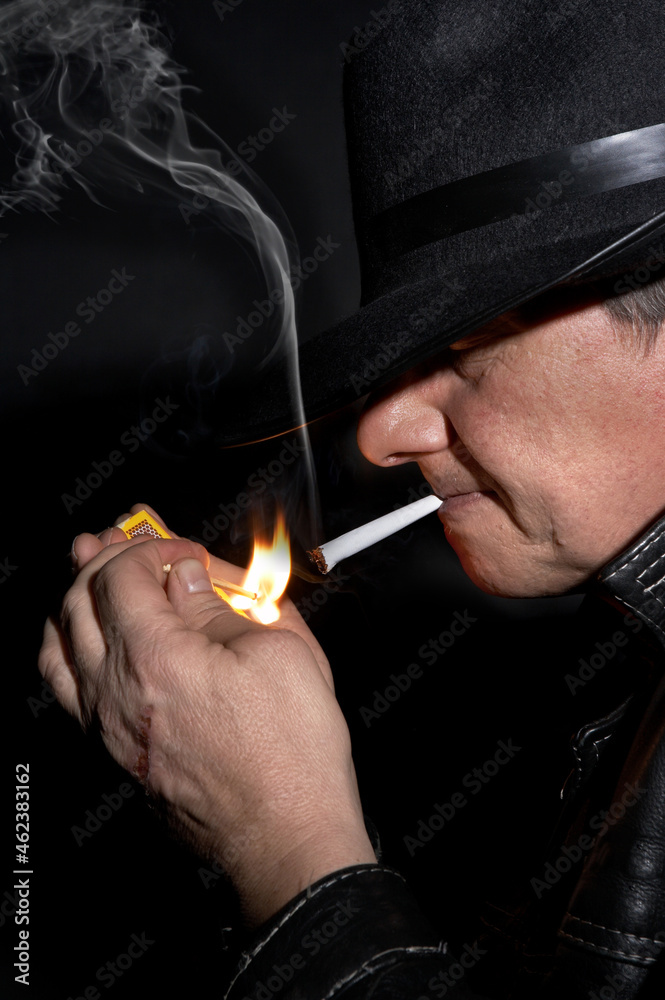 Fototapeta premium Lighting a smoke