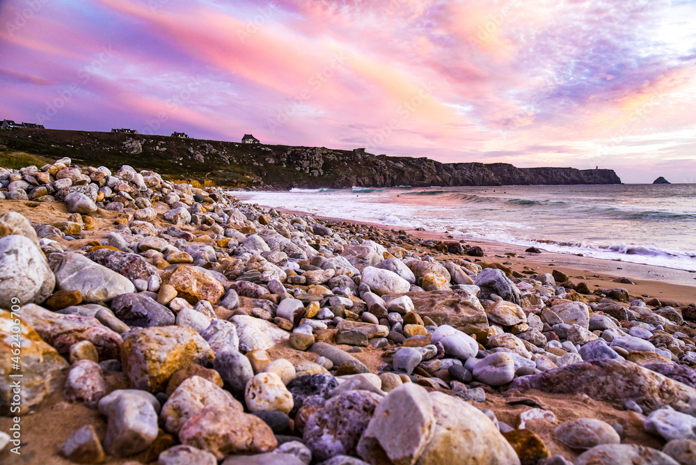 Obraz premium Purple sunset on the coast of France in Crozon, pen hat beach.