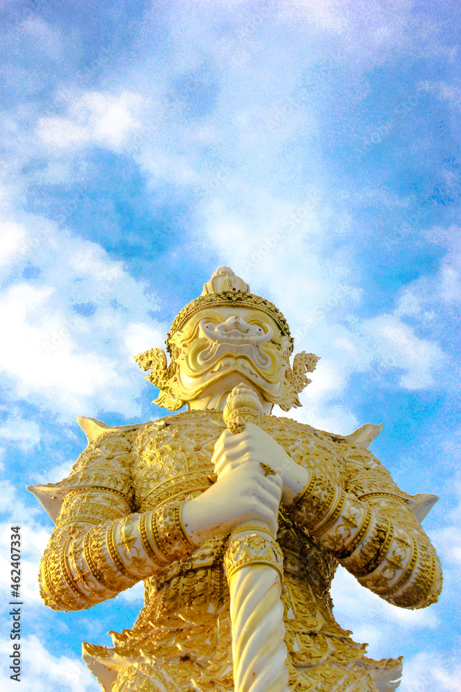 The beautiful Thai art giant The beautiful Thai art giant