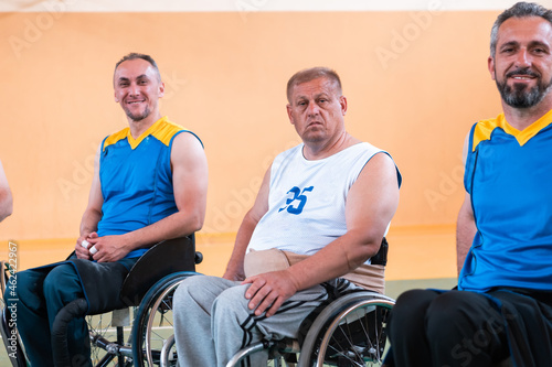 a photo of basketball teams with disabilities with the selector in the big hall before the start of the basketball game © .shock