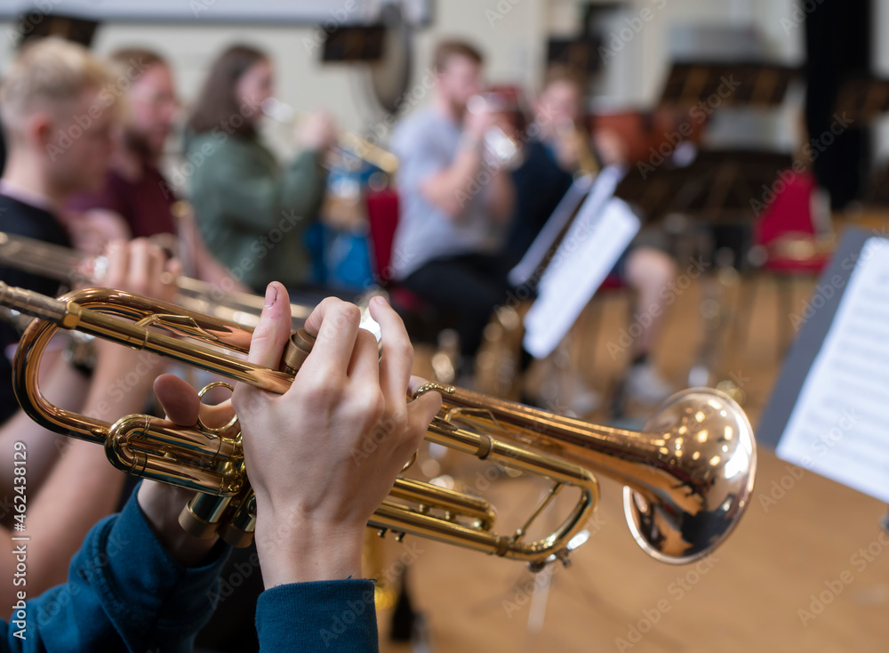 Obraz premium a small jazz band showing close ups of hands on brass instruments