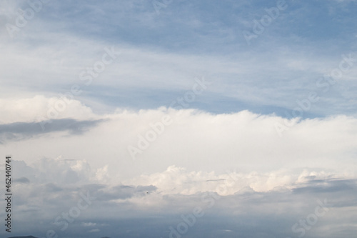 Fototapeta Naklejka Na Ścianę i Meble -  Cielo azul con nubes blancas 