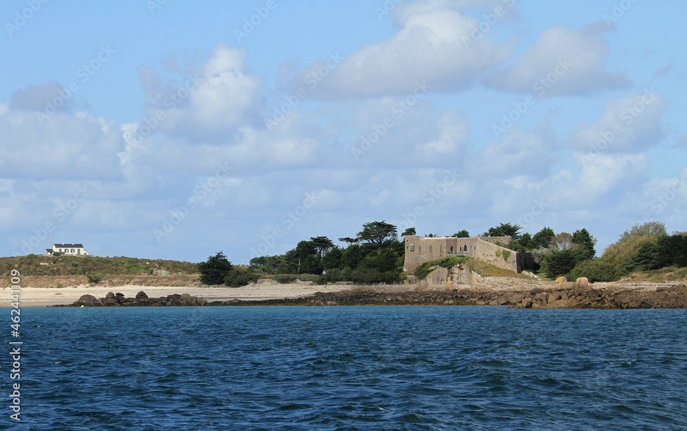 le château Renault sur l'île Chausey, archipel au large de Granville dans la Manche