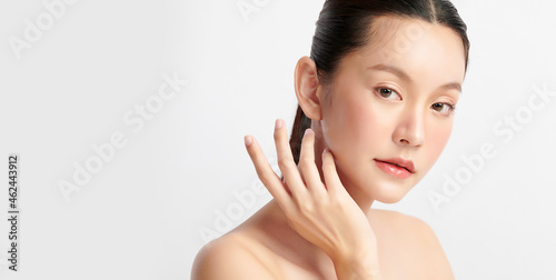 Tableau sur toile Beautiful young asian woman with clean fresh skin on white background, Face care, Facial treatment, Cosmetology, beauty and spa, Asian women portrait