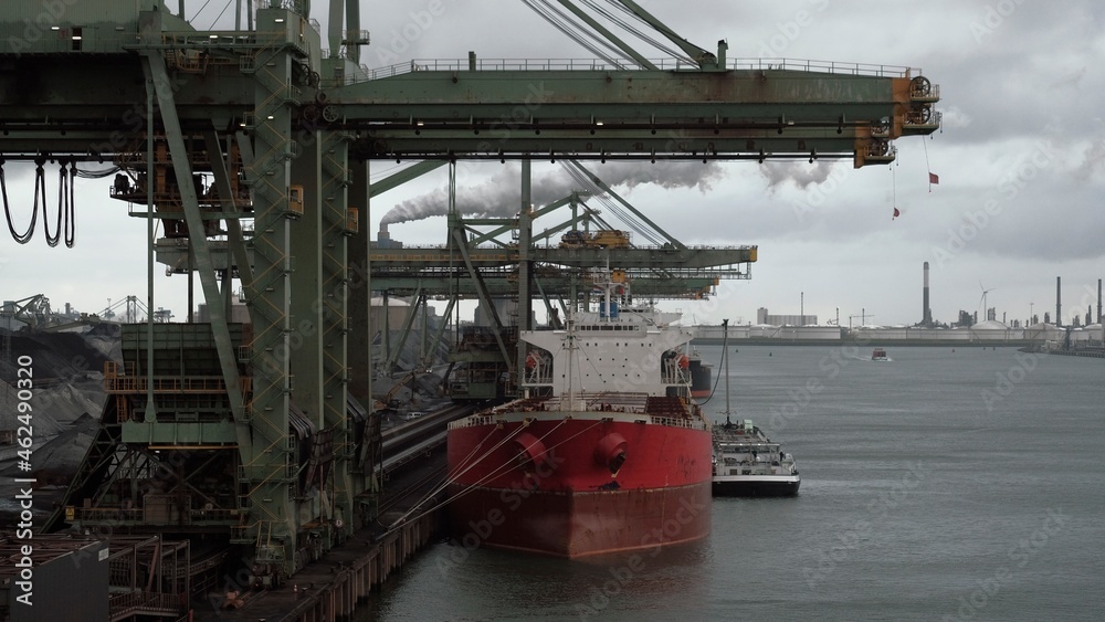Bulk carrier in the port of Rotterdam