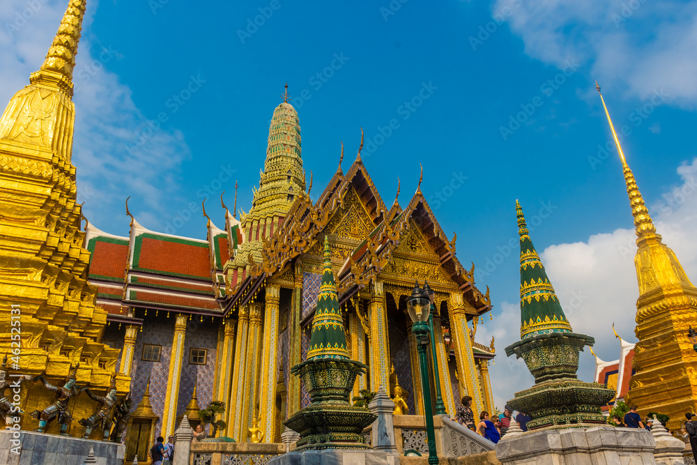 Fototapeta premium BANGKOK, THAILAND, 15 JANUARY 2020: Grand Palace of Bangkok