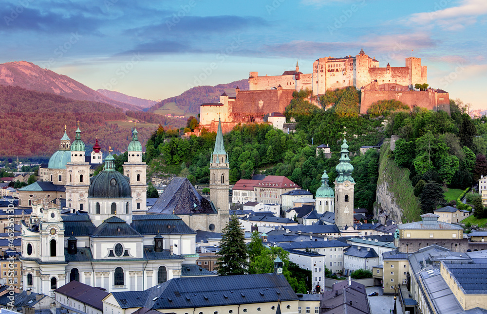 Fototapeta premium Salzburg skyline with Festung Hohensalzburg, Salzburger Land, Austria