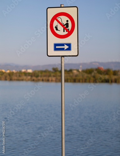 Señal de advertencia / informació prohibido pescar photo