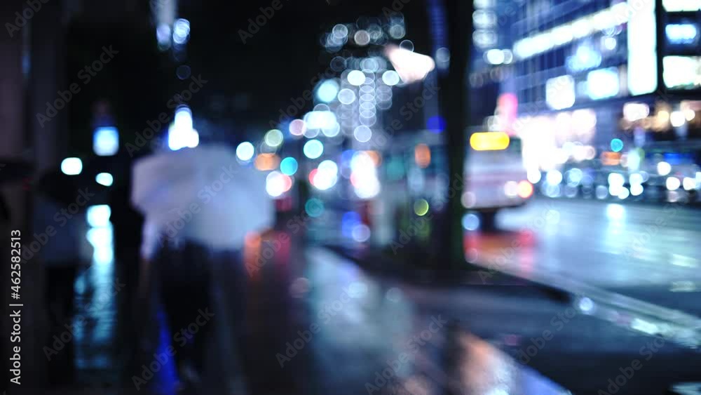 雨が降る夜の街 ぼかしイメージ 雨が降る夜の街 ぼかしイメージ