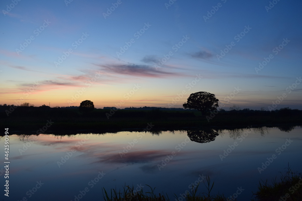 Obraz premium sunset over the river
