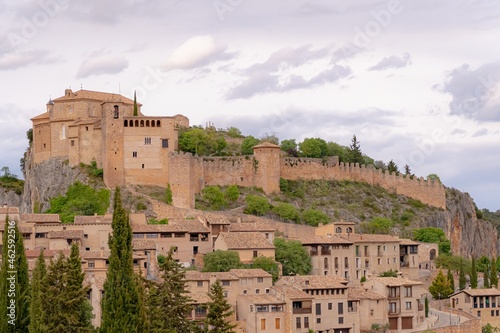 Obraz na płótnie Town built in the mountain of Aragon, beautiful place w salonie