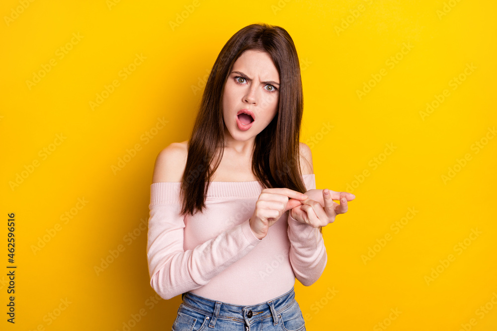 Photo of angry brunette lady count wear pink shirt isolated on yellow color background Photo of angry brunette lady count wear pink shirt isolated on yellow color background