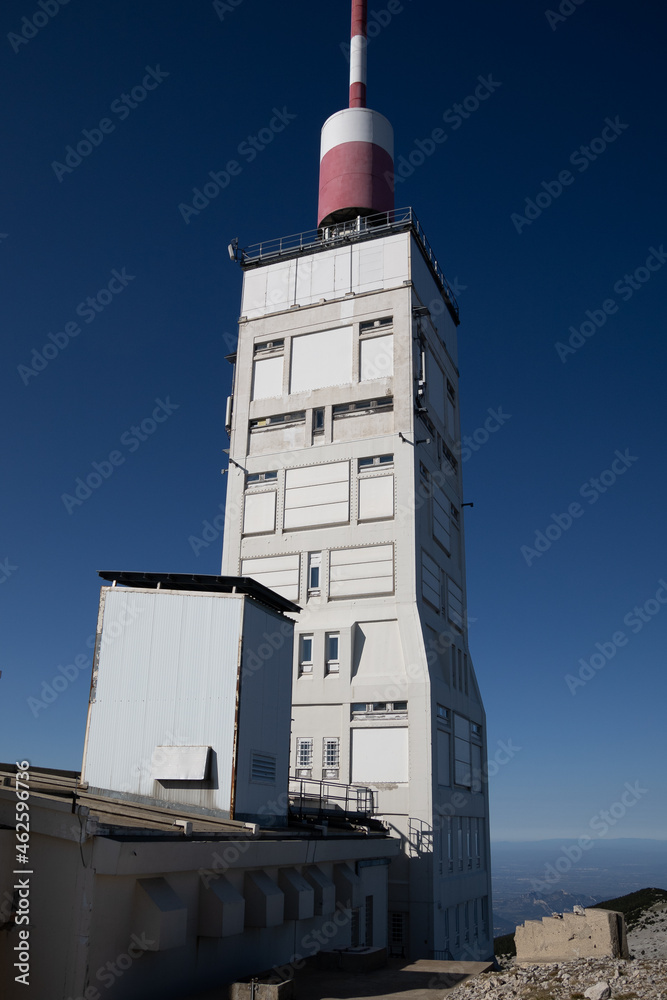 Obraz premium station météo au sommet du Mont-Ventoux