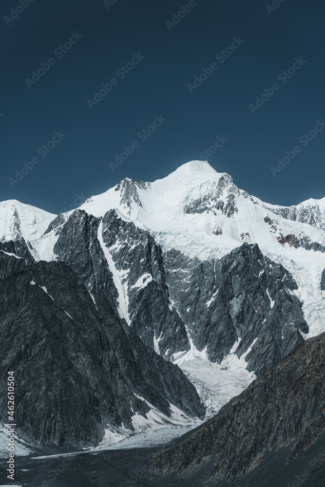 Obraz premium snow mountain peak