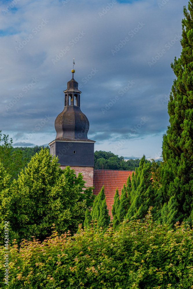 Spätsommertag in einen sehenswerten Vorort von Schmalkalden mit einer kleinen Kirche - Thüringen