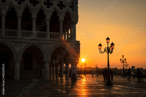 Fototapeta Naklejka Na Ścianę i Meble -  Piazza San Marco in Venice at dawn
