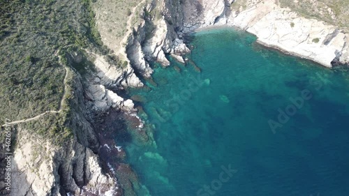 Prise de vue verticale au Cap Béar dans les Pyrénées orientales en France photo