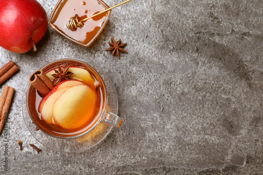 Aromatic hot mulled cider on grey table, flat lay. Space for text - obrazy, fototapety, plakaty 