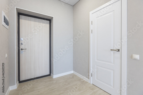 Wallpaper Mural unfurnished house or apartment in bright colors Torontodigital.ca