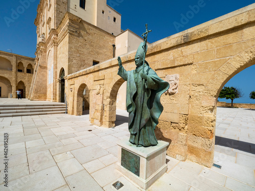 Italy, Province of Lecce, Santa MariaÔøΩdiÔøΩLeuca, Statue of pope holding papal ferula photo