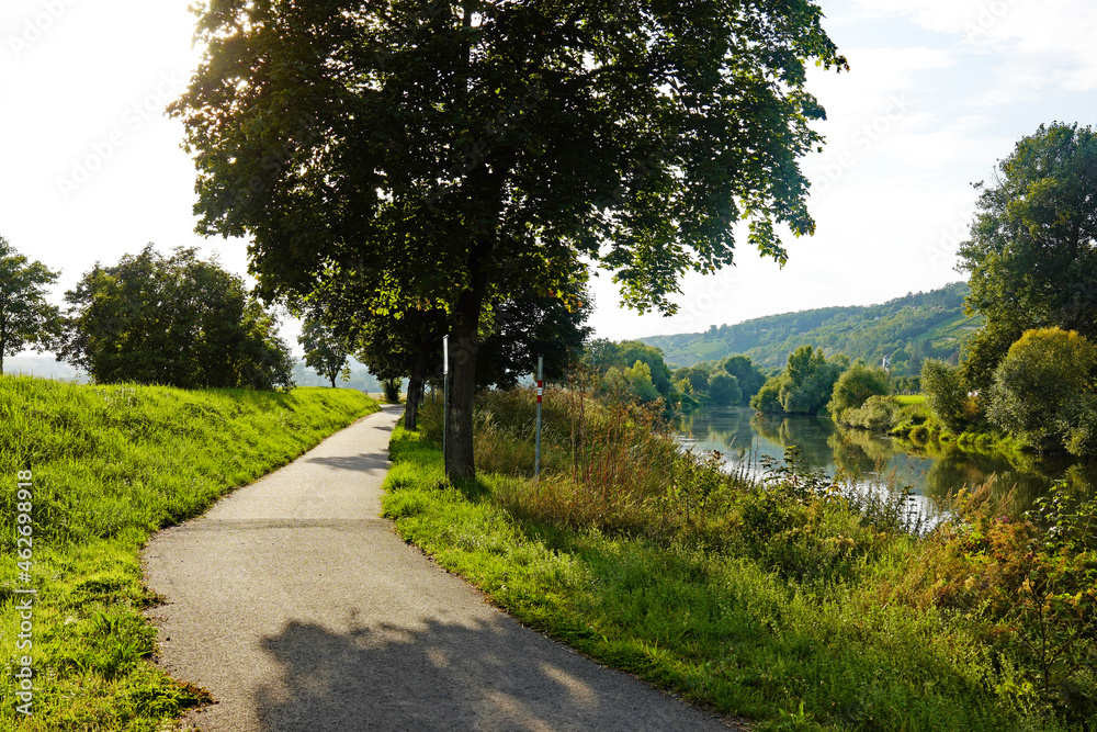 Radweg an der Saale bei Naumburg