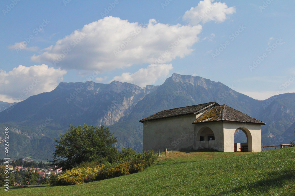 l'antica chiesetta di San Biagio, presso Levico (Trento) l'antica chiesetta di San Biagio, presso Levico (Trento)