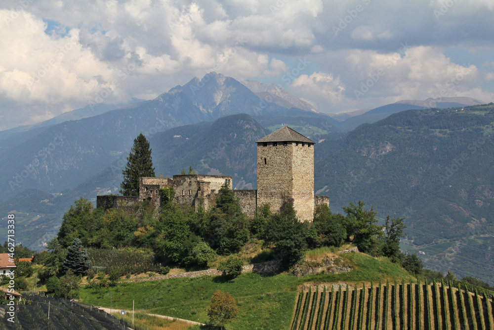 Fototapeta premium i resti del castello di Foiana presso Merano