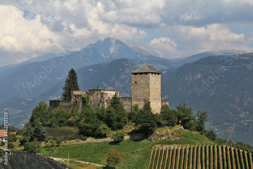 i resti del castello di Foiana presso Merano