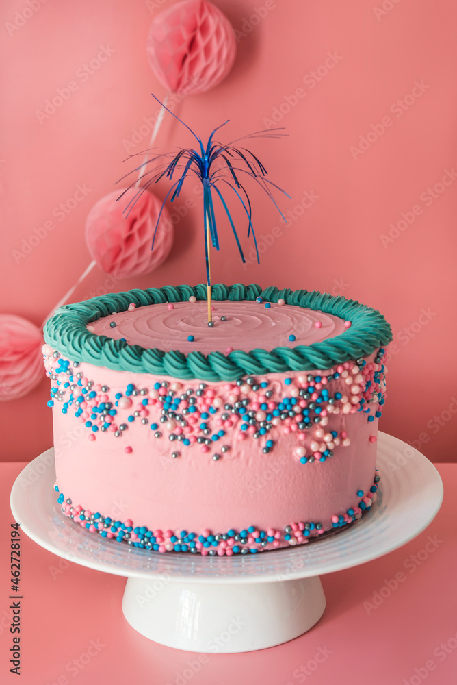 Cake stand with strawberry birthday cake Stock-Foto | Adobe Stock