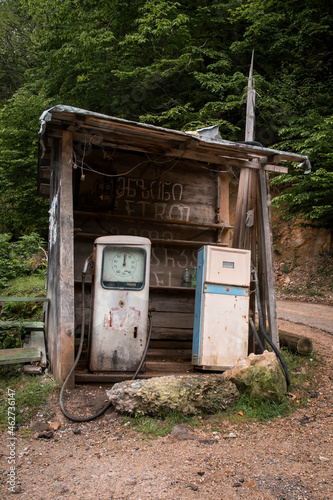 Georgia, Old roadside gas station photo