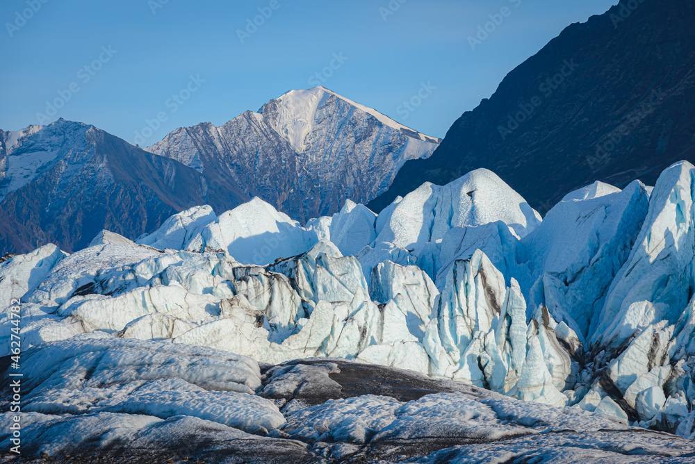 Obraz premium Matanuska Glacier near Glenn Highway in Alaska.