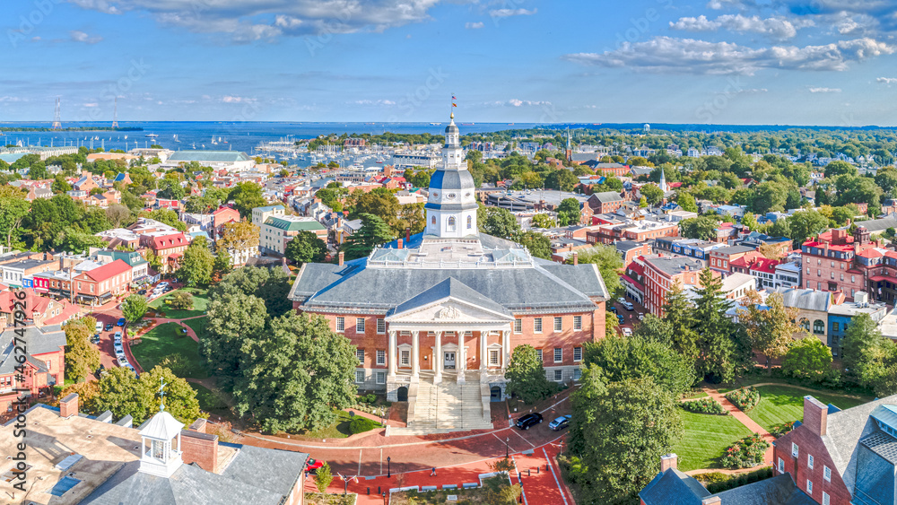 Aerial drone of Maryland State House, Annapolis with city
 - obrazy, fototapety, plakaty 