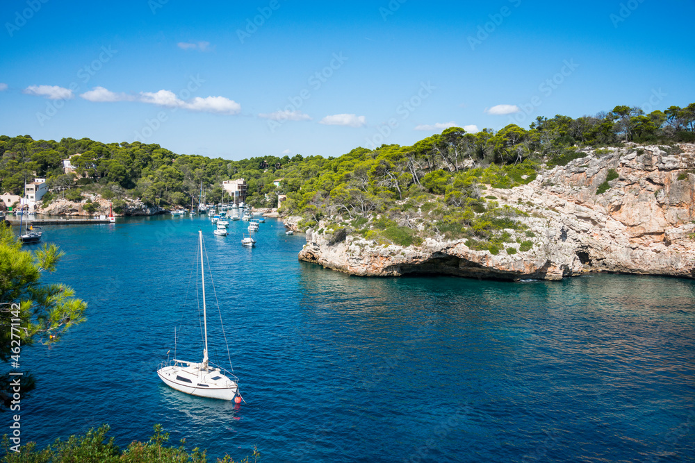 Spain, Baleares, Mallorca, Cala Llombards, Sailing boats